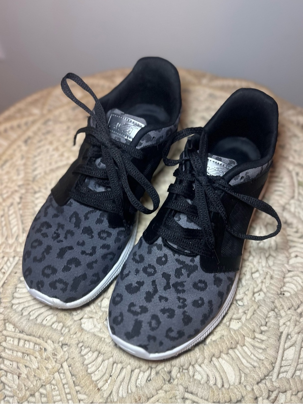 Avia Women’s Leopard Print Athletic Sneakers Gray Black Size 8.5